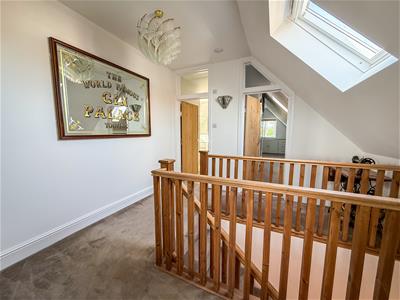 FIRST FLOOR LANDING